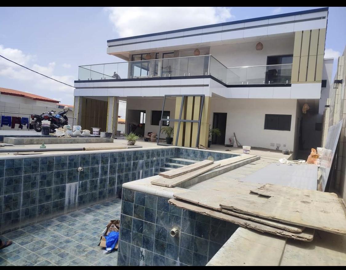 Vente d'une Maison / Villa de 8 pièce(s) à 400.000.000 FCFA : Abidjan-Cocody-Angré (Angre cité DIASPORA )