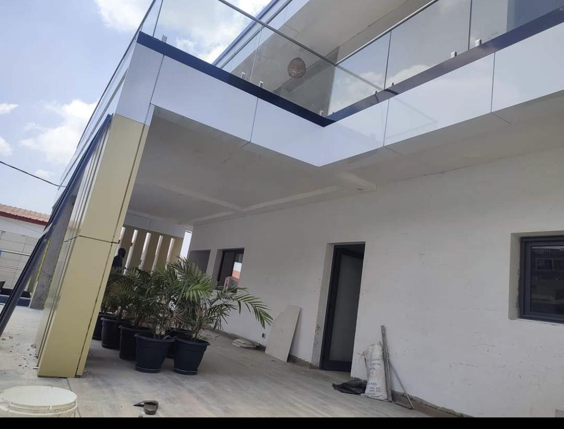 Vente d'une Maison / Villa de 8 pièce(s) à 400.000.000 FCFA : Abidjan-Cocody-Angré (Angre cité DIASPORA )