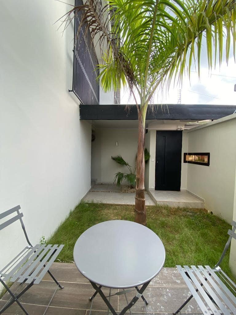 Location meublée d'une Maison / Villa de 4 pièce(s) à 135.000 FCFA : Abidjan-Plateau (POINT DES RAVITAILLEMENT)