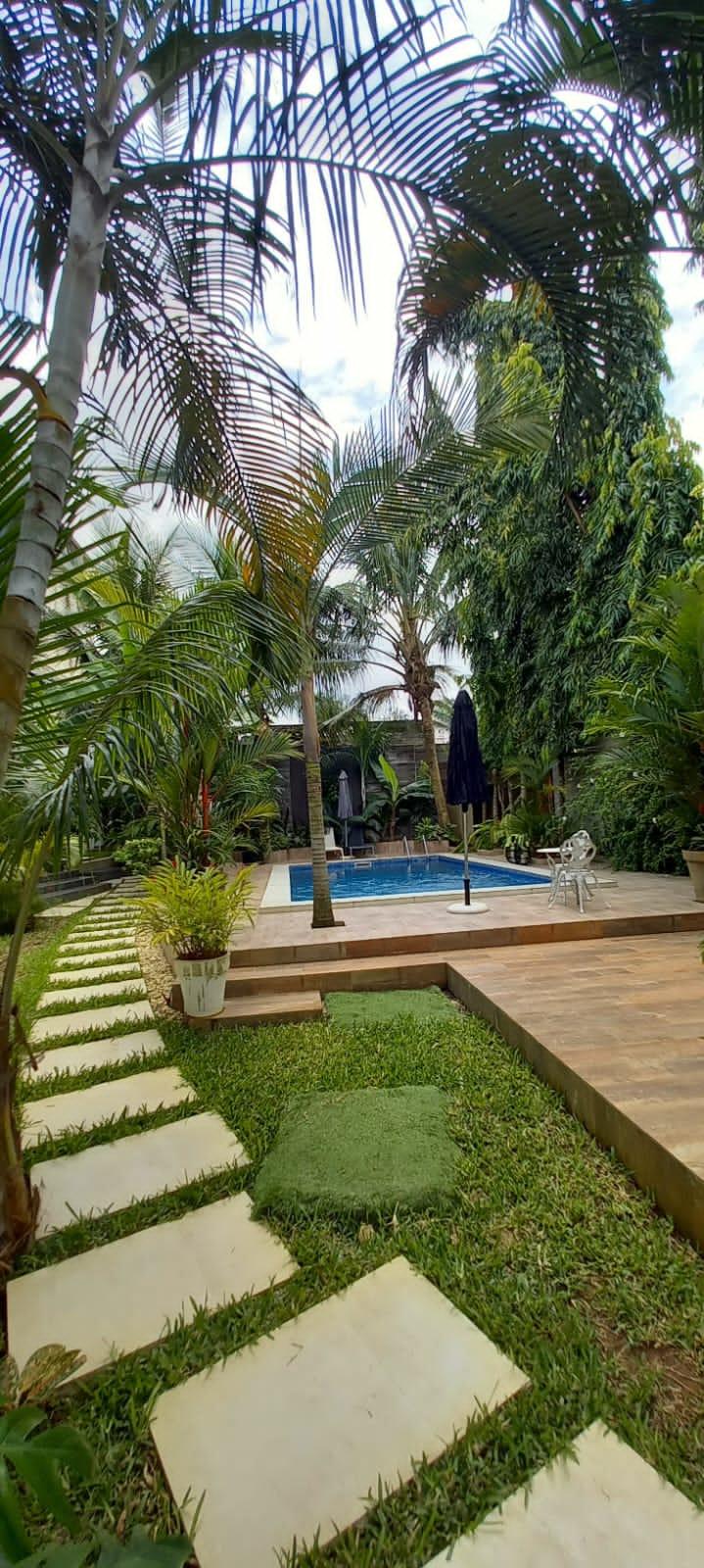 Vente d'une Maison / Villa de 14 pièce(s) à 700.000.000 FCFA : Abidjan-Cocody-Angré (Bessikoi )