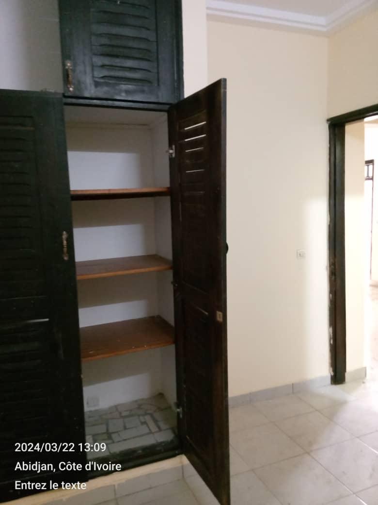Location d'un Appartement de 3 pièce(s) à 220.000 FCFA : Abidjan-Cocody-Riviera (Palmeraie)