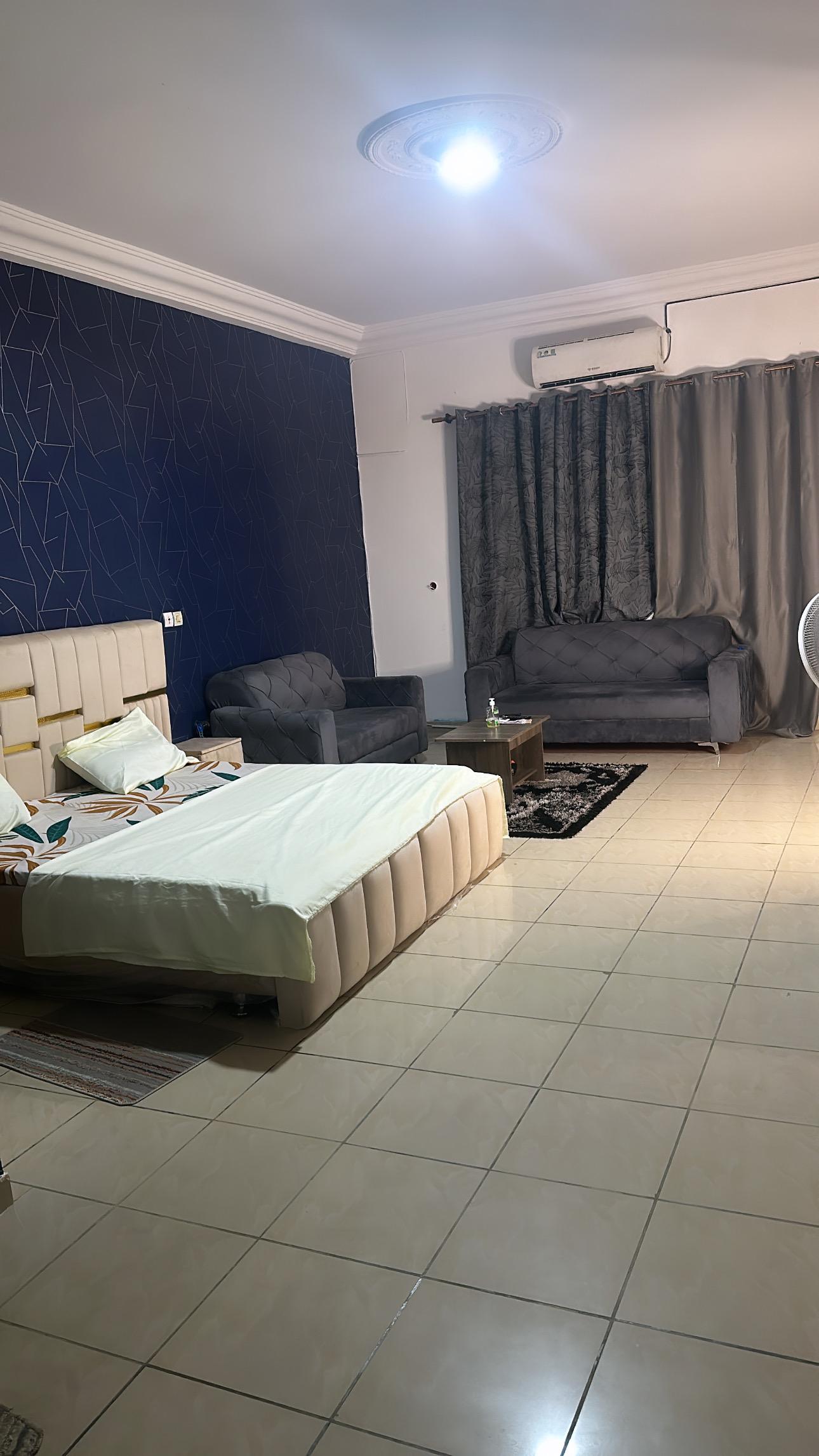 Location d'un Appartement de 1 pièce(s) à 25.000 FCFA : Abidjan-Cocody-Riviera (Riviera triangle )