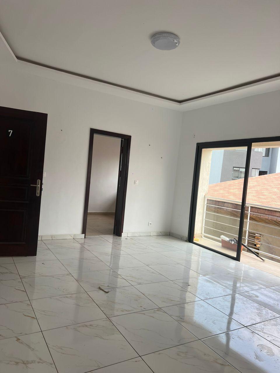 Location d'un Appartement de 2 pièce(s) à 275.000 FCFA : Abidjan-Cocody-Riviera ( Mbadon)