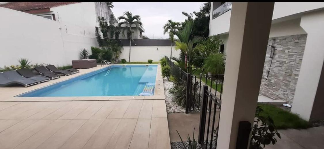 Vente d'une Maison / Villa de 9 pièce(s) à 1.300.000.000 FCFA : Abidjan-Cocody-Riviera (Cocody vallon )