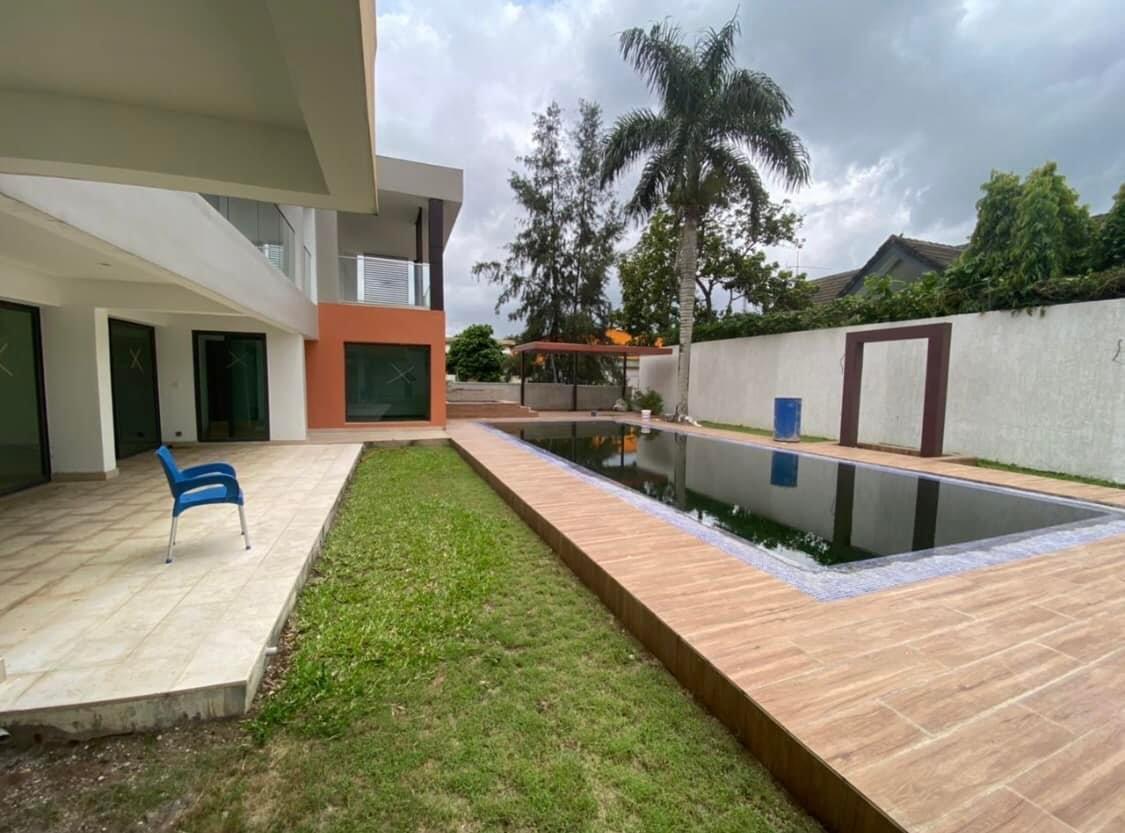 Vente d'une Maison / Villa de 9 pièce(s) à 1.800.000.000 FCFA : Abidjan-Cocody-Riviera (Rivera 3)