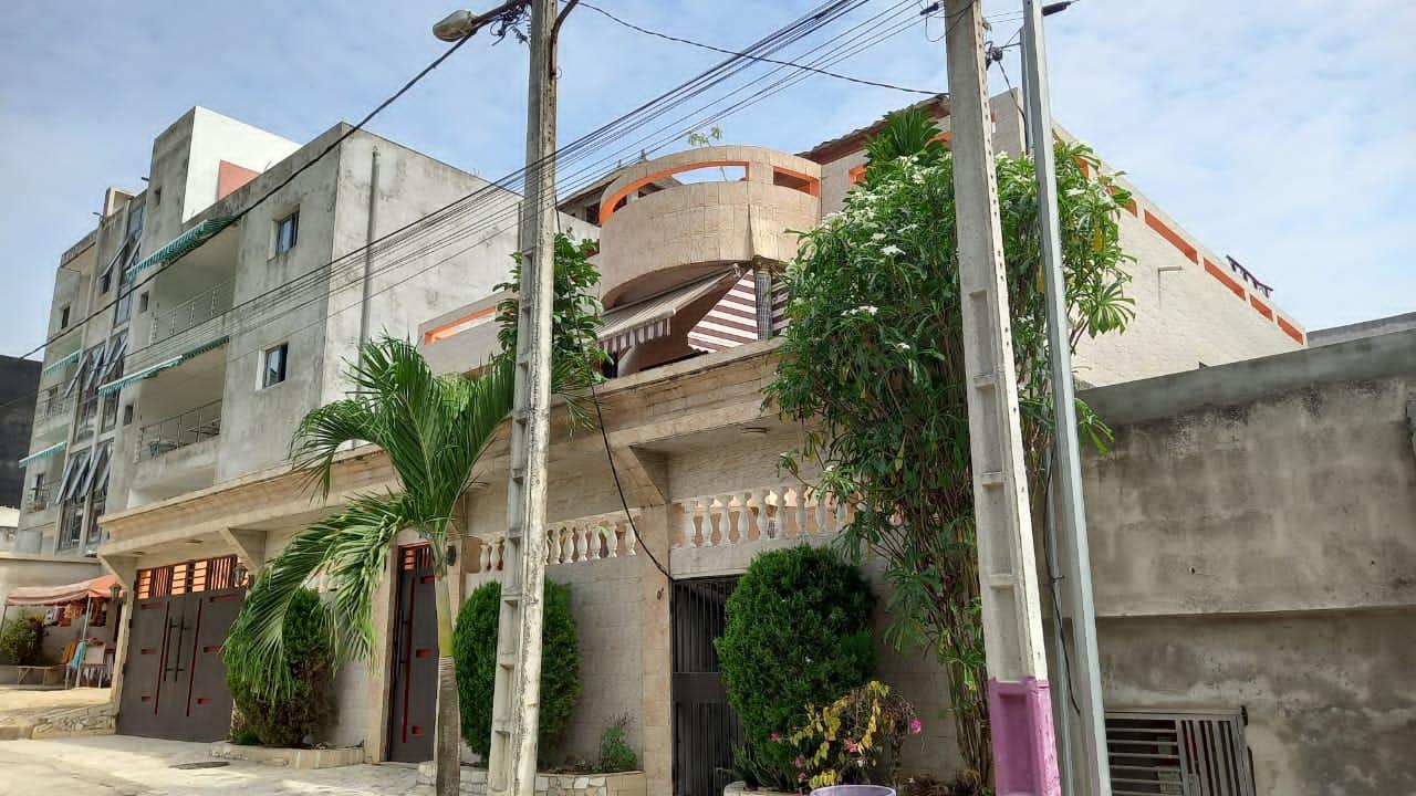 Vente d'une Maison / Villa de 9 pièce(s) à 250.000.000 FCFA : Abidjan-Cocody-Riviera (Cocody abatta )