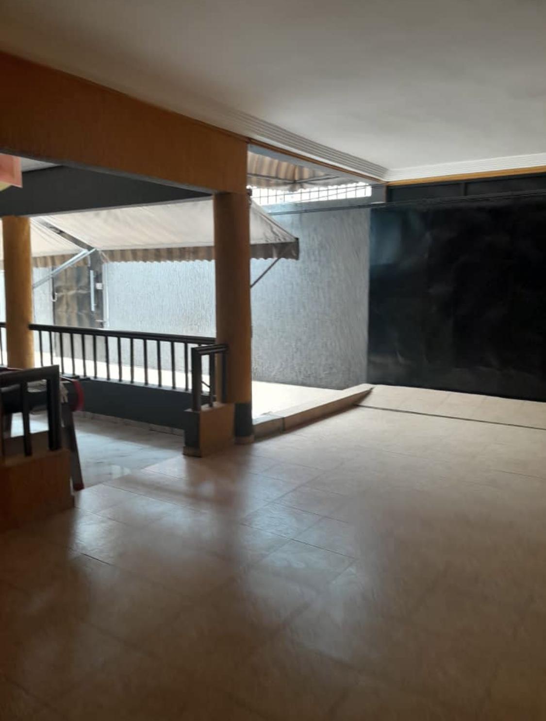 Vente d'une Maison / Villa de 6 pièce(s) à 260.000.000 FCFA : Abidjan-Cocody-Riviera (Rivera faya )
