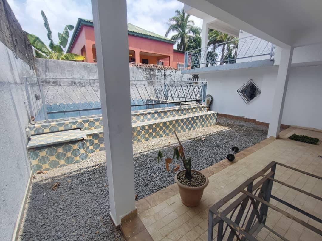 Vente d'une Maison / Villa de 14 pièce(s) à 500.000.000 FCFA : Abidjan-Cocody-Riviera (Rivera 3)
