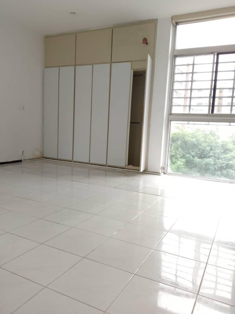 Location d'un Appartement de 5 pièce(s) à 700.000 FCFA : Abidjan-Cocody-Riviera (GOLF)