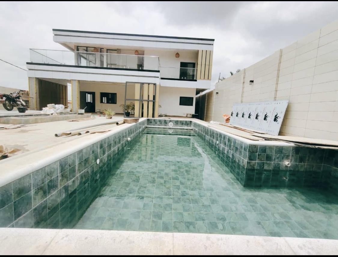 Vente d'une Maison / Villa de 8 pièce(s) à 350.000.000 FCFA : Abidjan-Cocody-Angré (Angre 9)