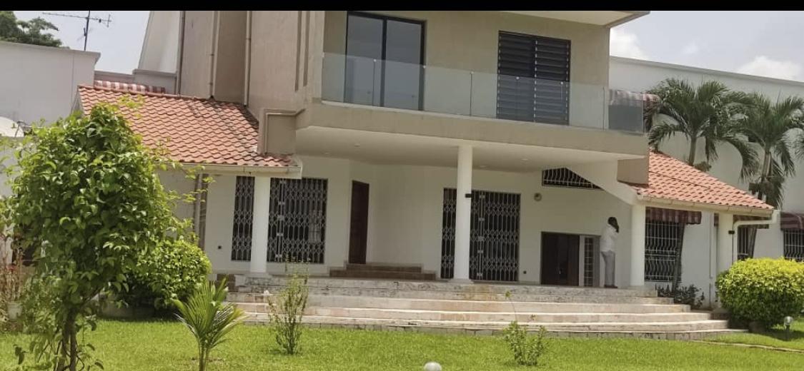 Location d'une Maison / Villa de 7 pièce(s) à 5.000.000 FCFA : Abidjan-Cocody-Riviera (Rivera golf usa )