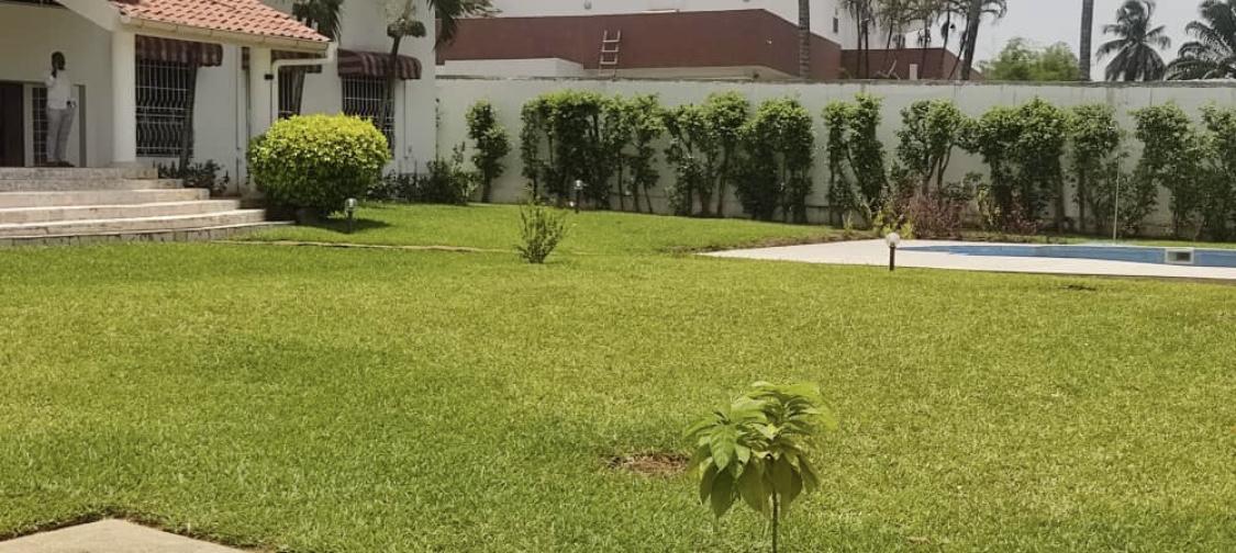 Location d'une Maison / Villa de 7 pièce(s) à 5.000.000 FCFA : Abidjan-Cocody-Riviera (Rivera golf usa )