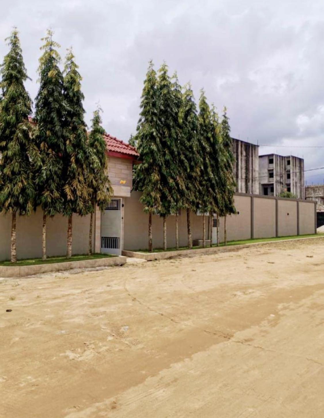 Vente d'une Maison / Villa de 8 pièce(s) à 550.000.000 FCFA : Abidjan-Cocody-Angré (Angre chu )