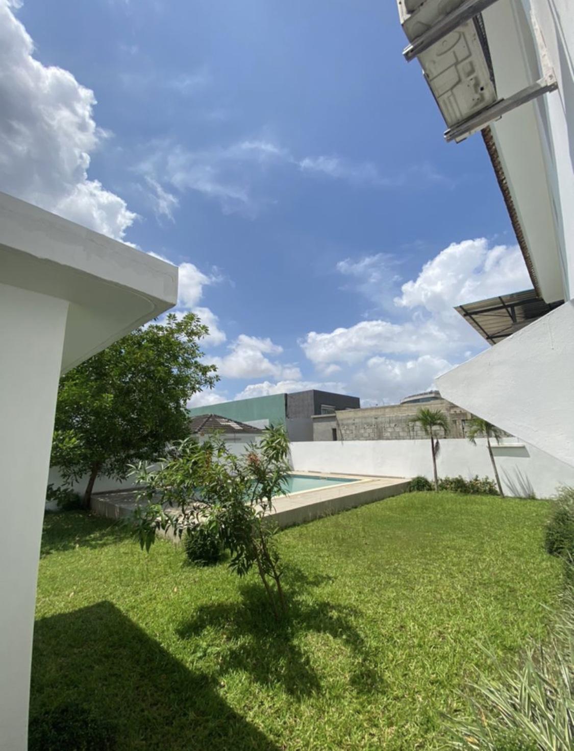 Vente d'une Maison / Villa de 7 pièce(s) à 800.000.000 FCFA : Abidjan-Cocody-Riviera (Rivera golf )