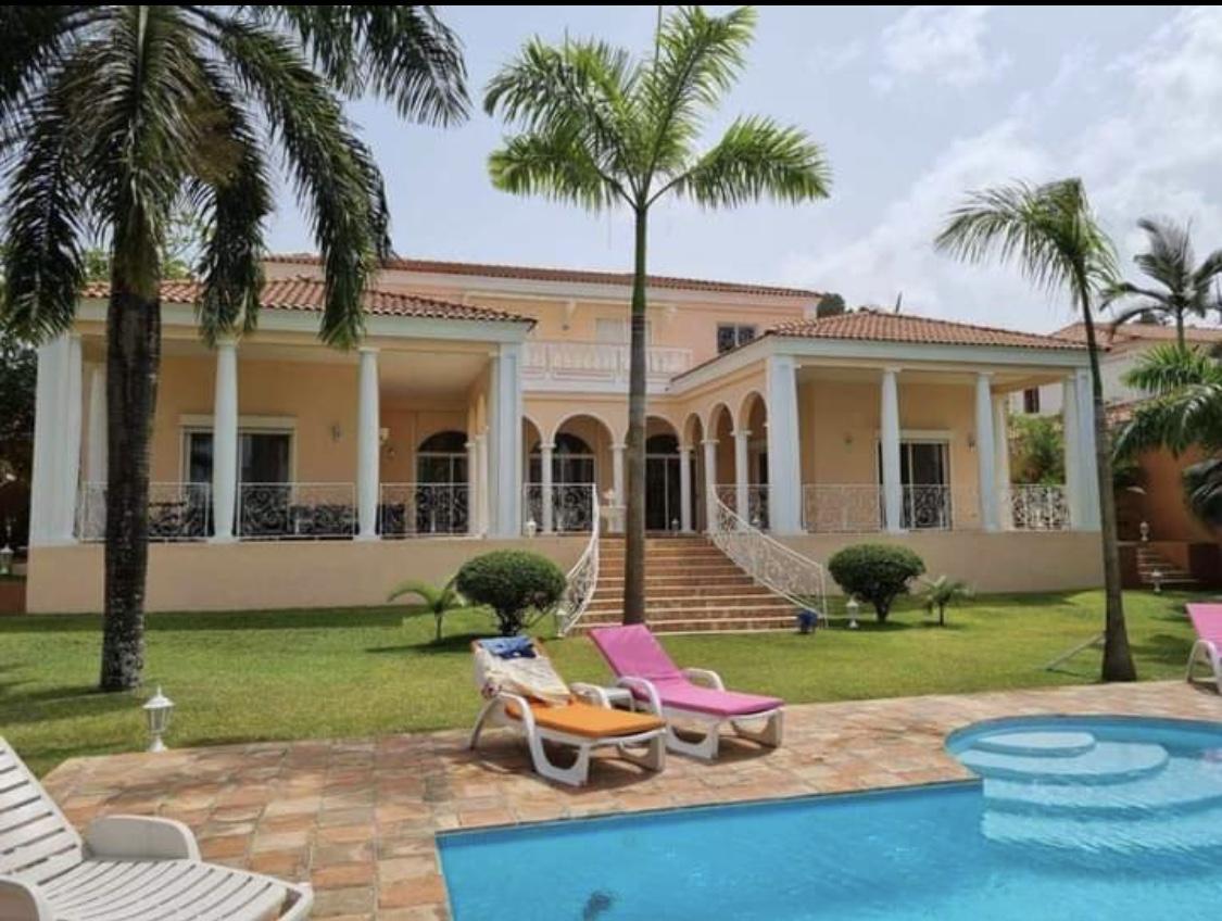 Vente d'une Maison / Villa : Cocody-Riviera (Rivera golf 4)