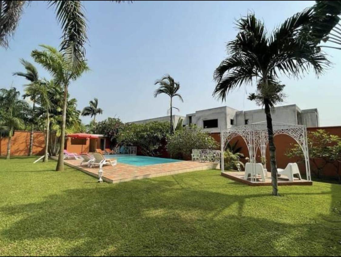 Vente d'une Maison / Villa de 9 pièce(s) à 1.800.000.000 FCFA : Abidjan-Cocody-Riviera (Rivera golf 4)