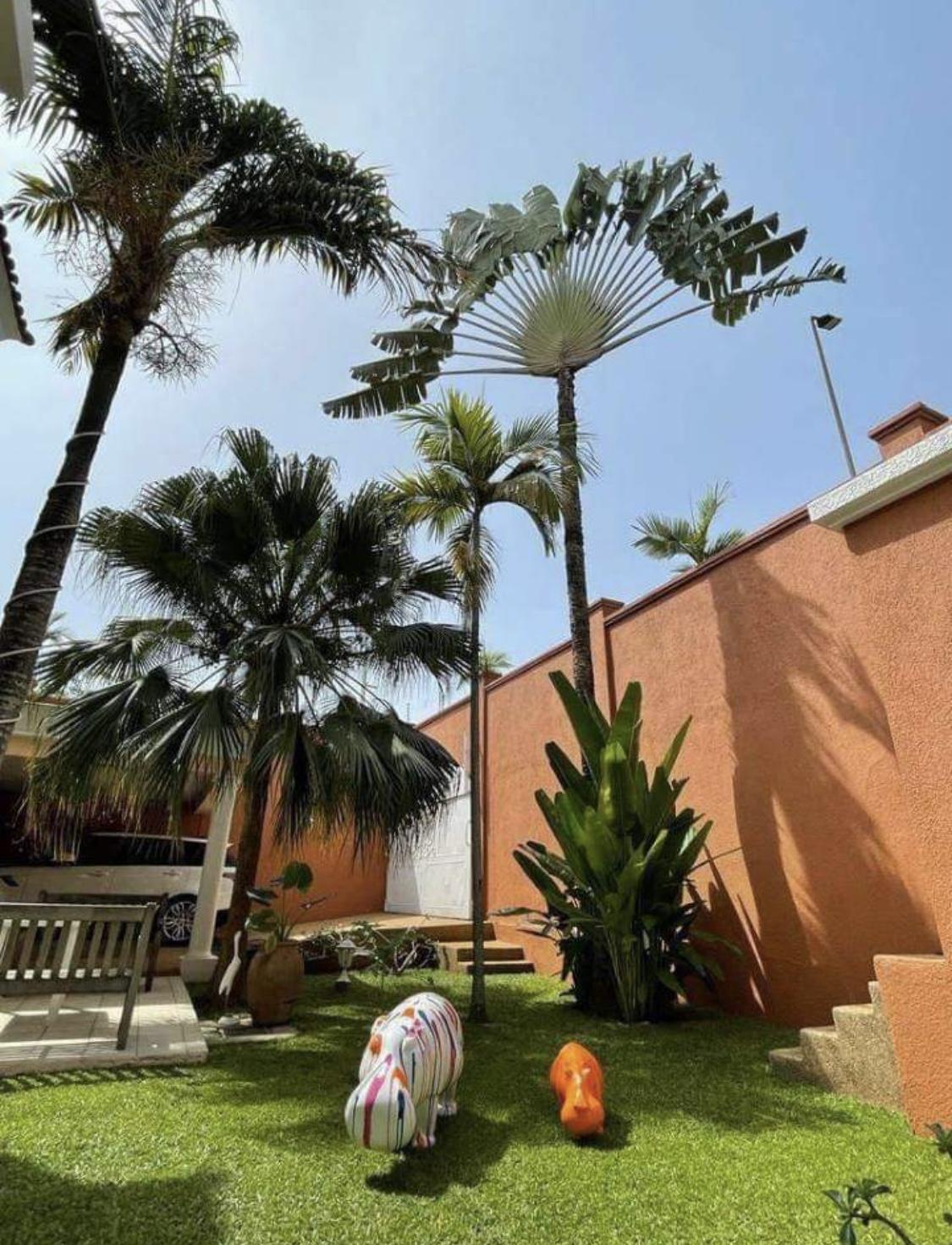 Vente d'une Maison / Villa de 9 pièce(s) à 1.800.000.000 FCFA : Abidjan-Cocody-Riviera (Rivera golf 4)