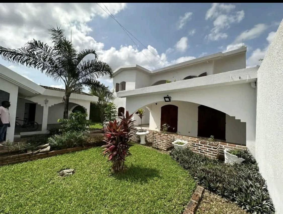 Vente d'une Maison / Villa : Abidjan-Cocody-Riviera (Cocody vallons )