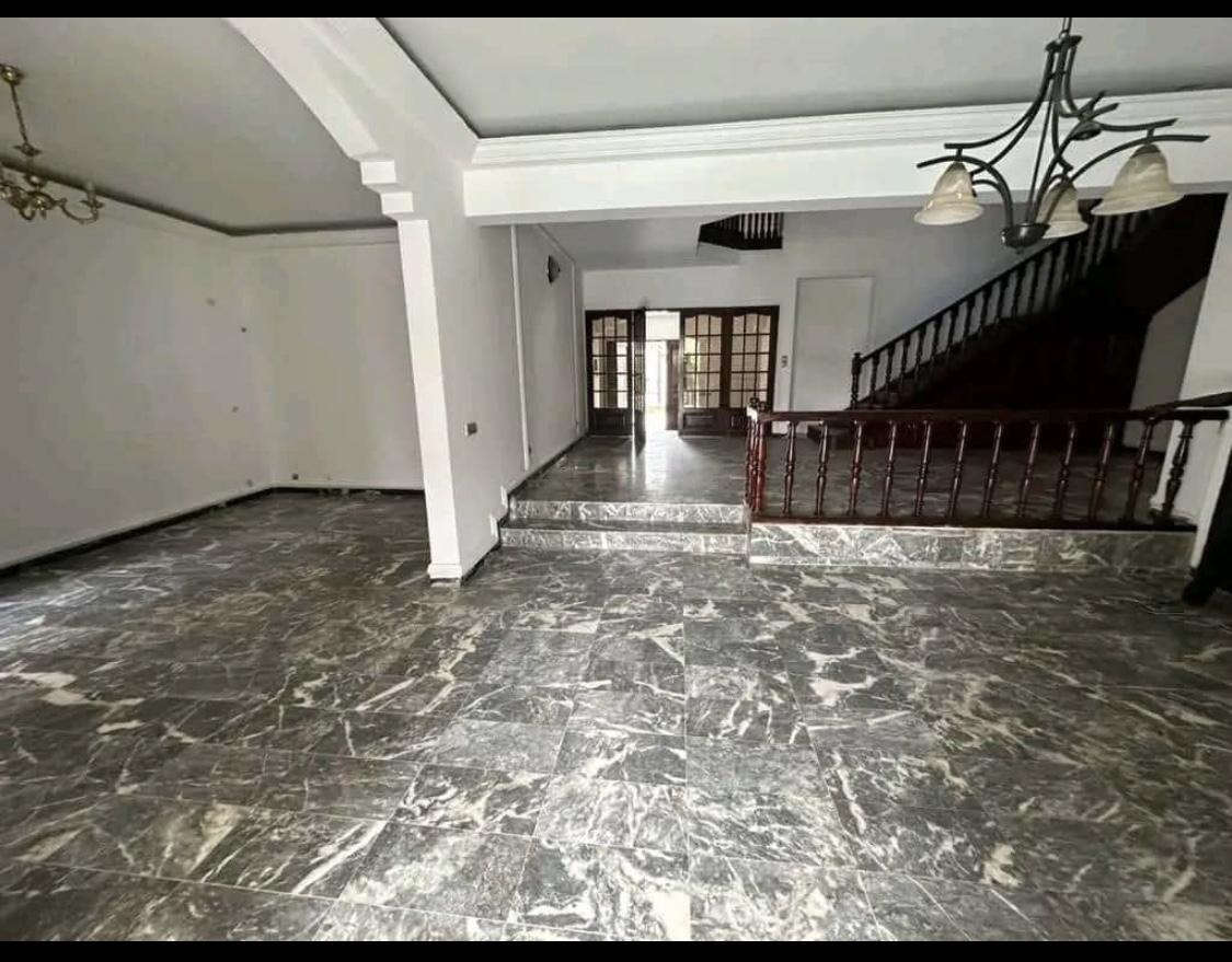 Vente d'une Maison / Villa de 16 pièce(s) à 550.000.000 FCFA : Abidjan-Cocody-Riviera (Cocody vallons )