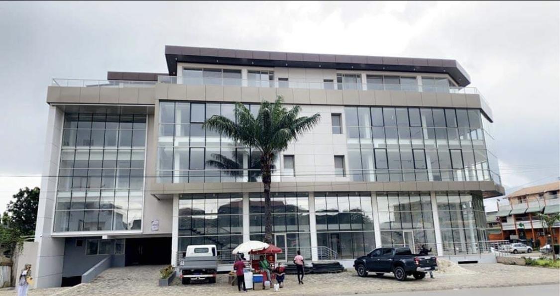 Location d'un Bureau à 20.000.000 FCFA  : Abidjan-Cocody-Angré (Angre 7)