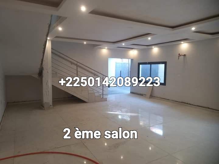 Vente d'une Maison / Villa de 8 pièce(s) à 400.000.000 FCFA : Abidjan-Cocody-Angré (Angré nouveau chu )