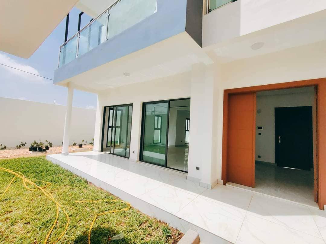 Vente d'une Maison / Villa de 5 pièce(s) à 160.000.000 FCFA : Abidjan-Bingerville (Bingerville )