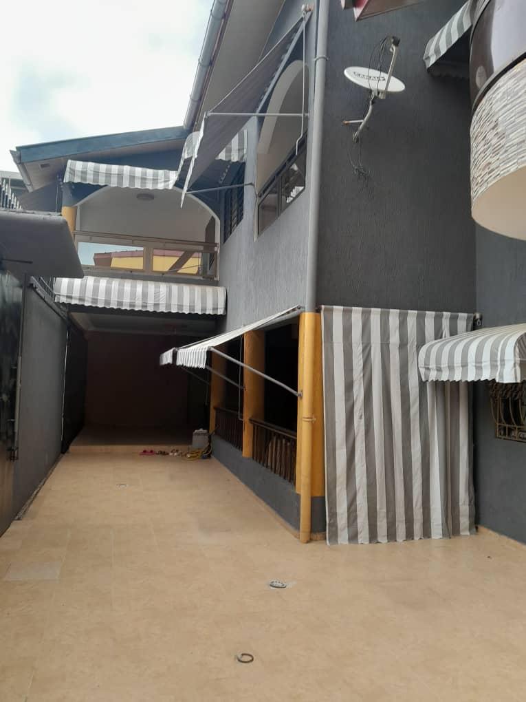 Vente d'une Maison / Villa de 6 pièce(s) à 260.000.000 FCFA : Abidjan-Cocody-Riviera (Faya )