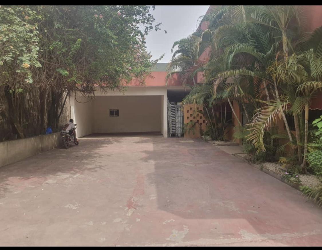 Vente d'une Maison / Villa de 14 pièce(s) à 1.500.000.000 FCFA : Abidjan-Cocody-Angré (Angre 7)