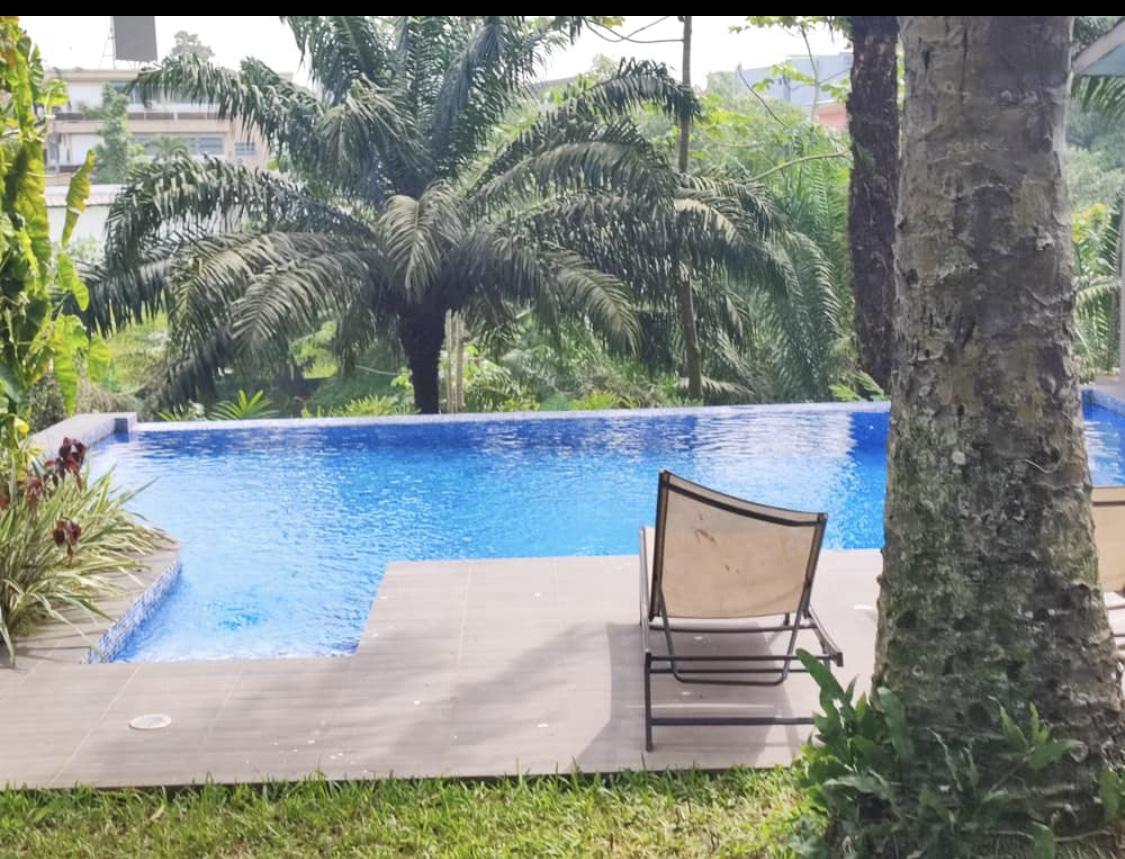 Vente d'une Maison / Villa de 14 pièce(s) à 1.500.000.000 FCFA : Abidjan-Cocody-Angré (Angre 7)