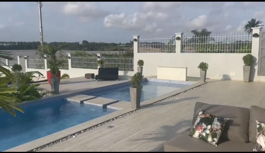 Vente d'une Maison / Villa de 4 pièce(s) à 1.000.000.000 FCFA : Abidjan-Port-Bouet (Port Bouet )