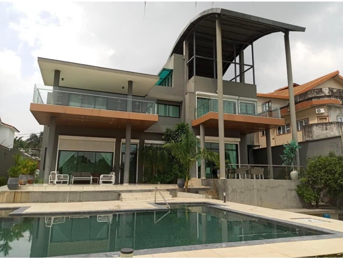 Vente d'une Maison / Villa de 17 pièce(s) à 1.800.000.000 FCFA : Abidjan-Cocody-2 Plateaux (Vallon )