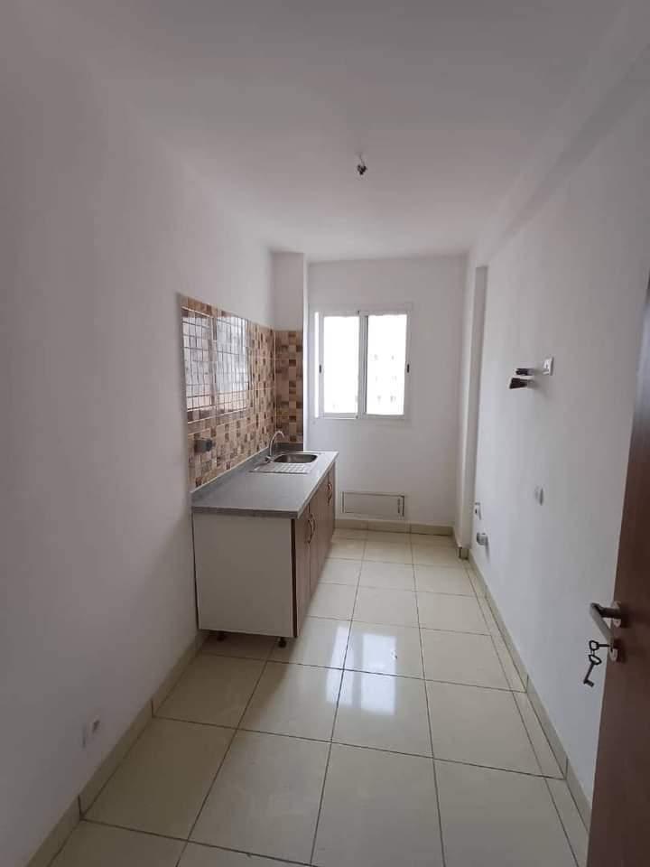 Location d'un Appartement de 4 pièce(s) à 210.000 FCFA : Abidjan-Yopougon (LOCODJRO )