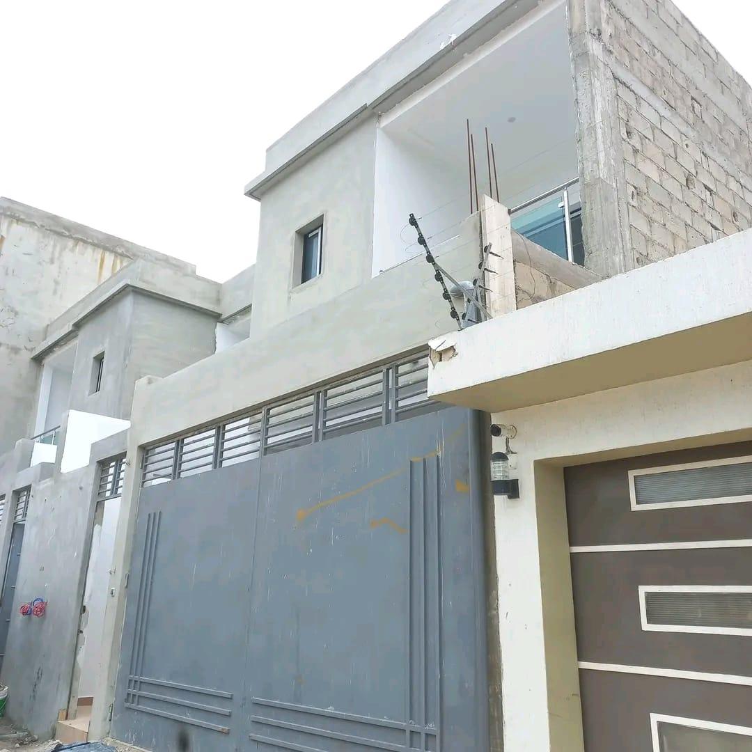 Vente d'une Maison / Villa de 6 pièce(s) à 160.000.000 FCFA : Abidjan-Cocody-Angré (Angre chu )