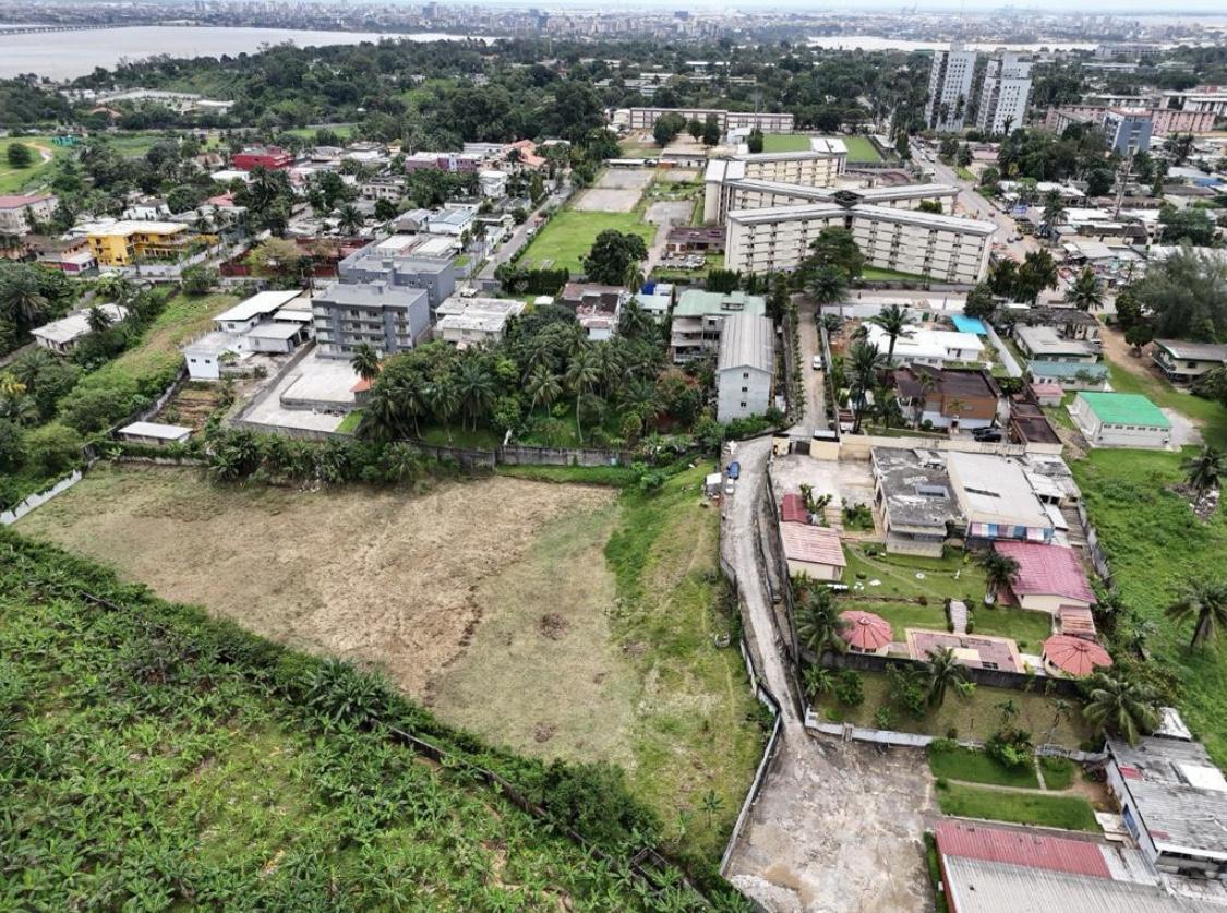 Vente d'un Terrain à 5.500.000.000 FCFA  : Abidjan-Cocody centre (Ambassade )