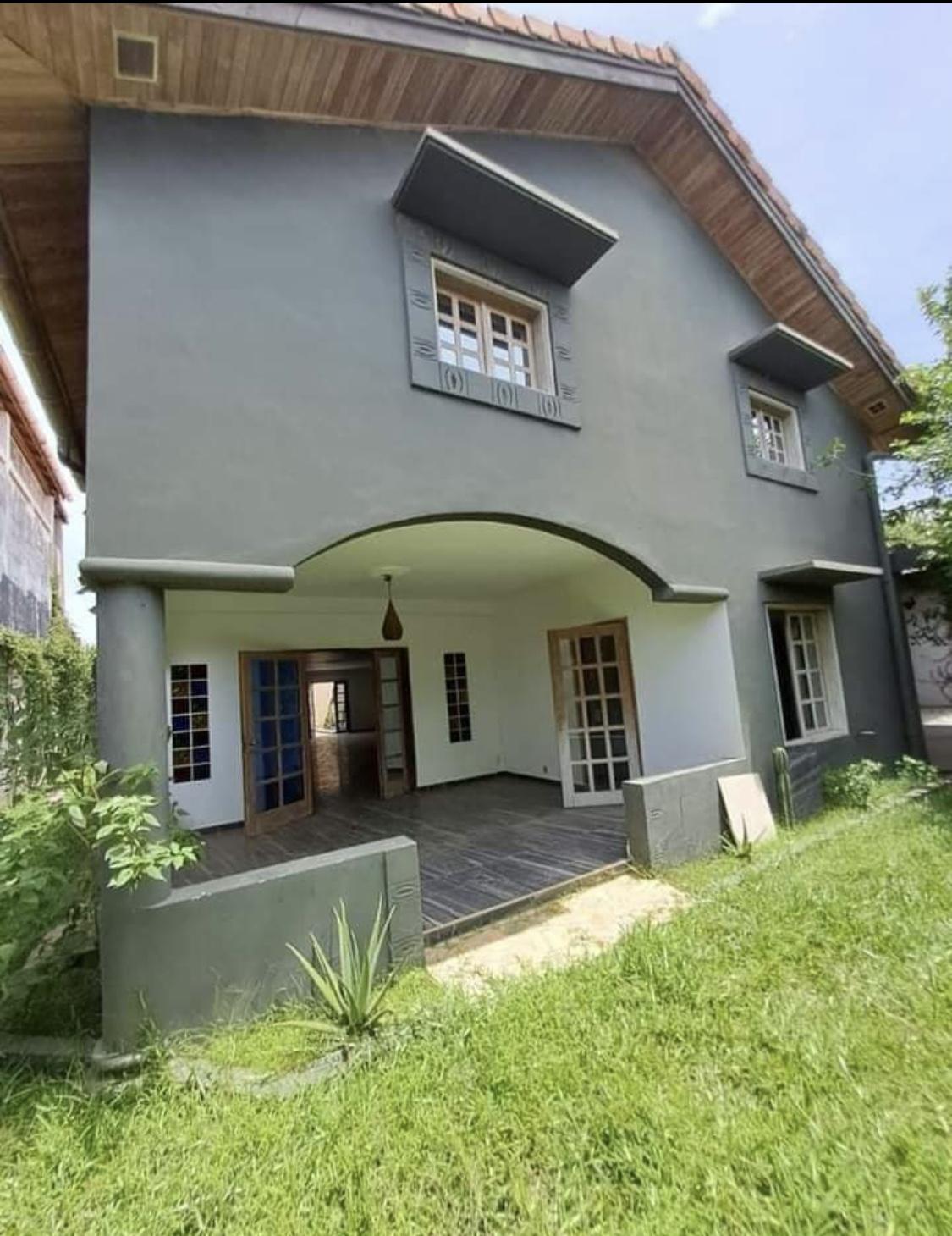 Vente d'une Maison / Villa de 7 pièce(s) à 400.000.000 FCFA : Abidjan-Cocody-Riviera (Rivera golf )