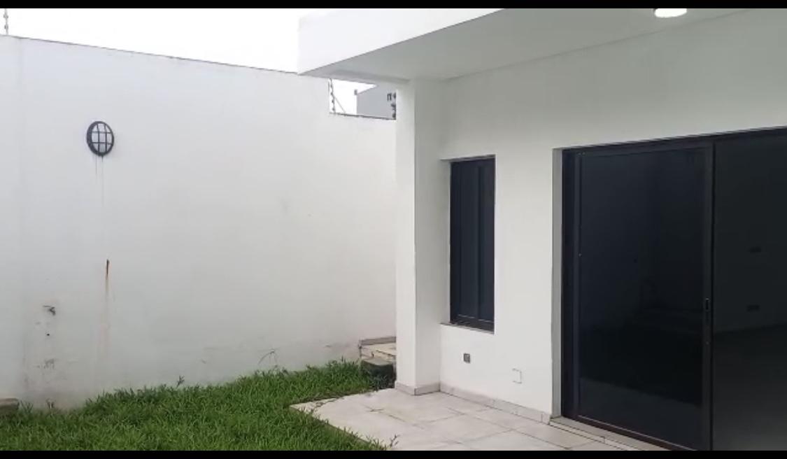 Vente d'une Maison / Villa de 6 pièce(s) à 250.000.000 FCFA : Abidjan-Cocody-Angré (Angre chu )