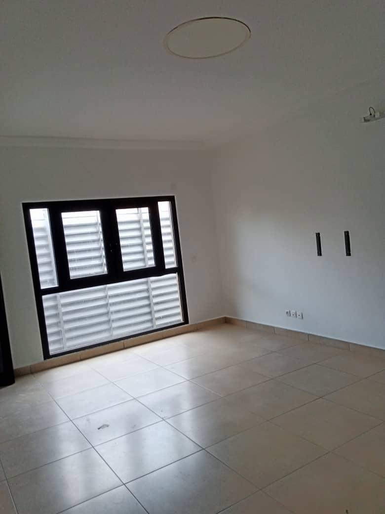 Location d'un Appartement de 2 pièce(s) à 300.000 FCFA : Abidjan-Cocody-Riviera (Riviera Palmeraie Résidentiel )