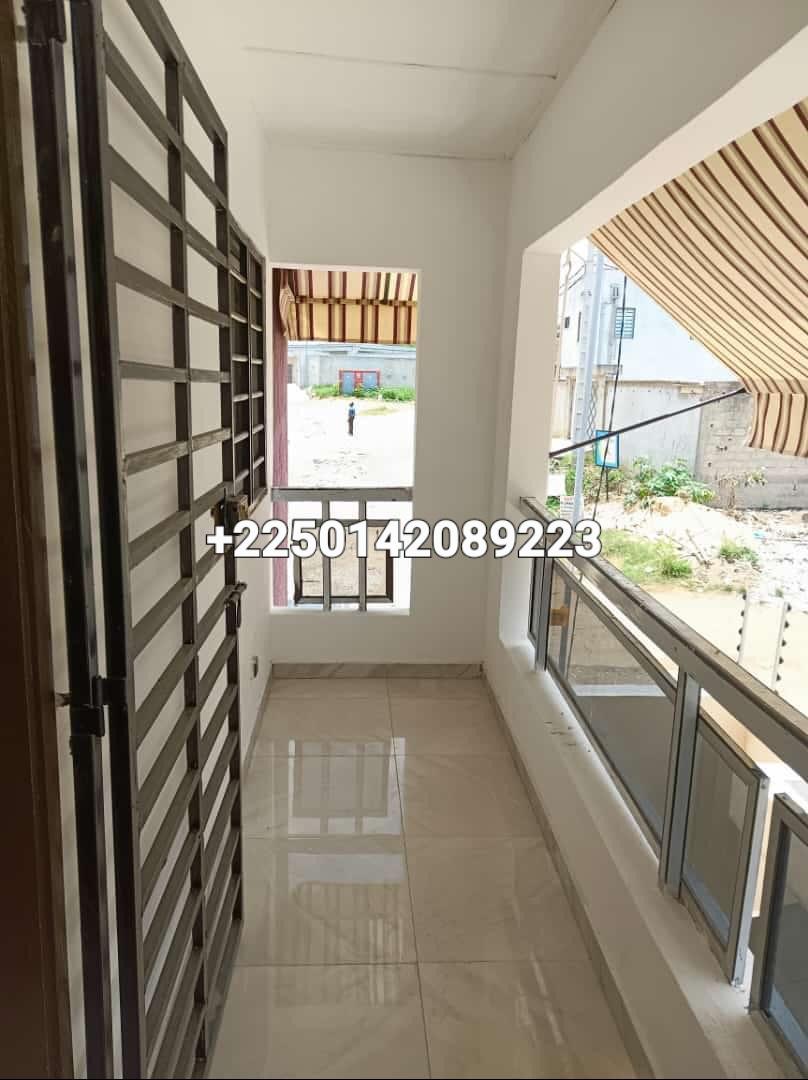 Location d'une Maison / Villa de 4 pièce(s) à 650.000 FCFA : Abidjan-Cocody-Angré (Angré nouveau chu )