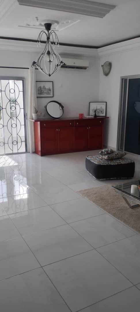 Location d'une Maison / Villa de 10 pièce(s) à 2.500.000 FCFA : Abidjan-Cocody-Riviera (Riviera bonoumin)
