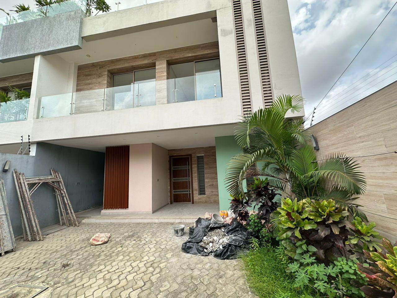 Location d'une Maison / Villa de 4 pièce(s) à 2.000.000 FCFA : Abidjan-Cocody-Riviera (Riviera 4)