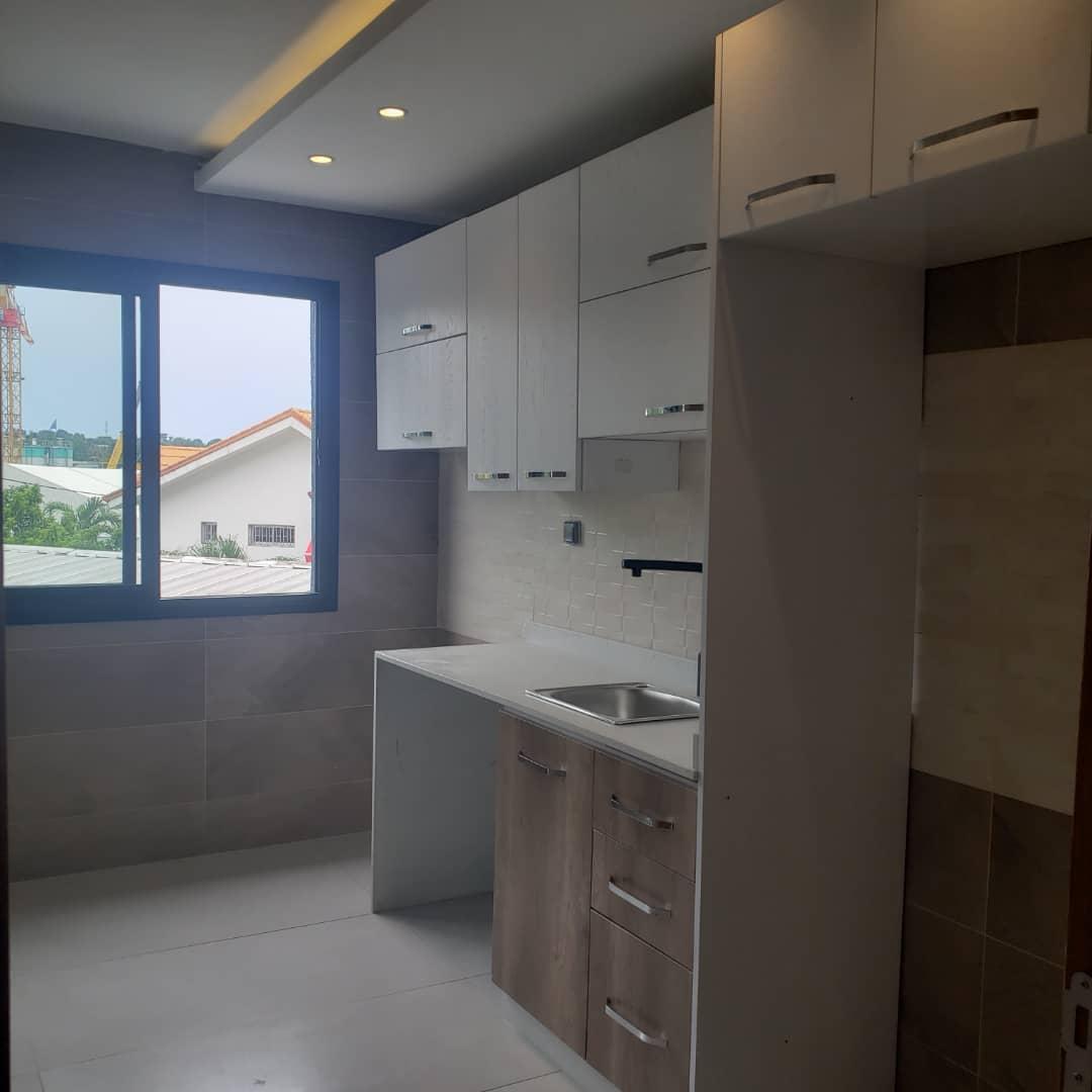 Location d'un Appartement de 3 pièce(s) à 600.000 FCFA : Abidjan-Cocody-Riviera (Palmeraie )