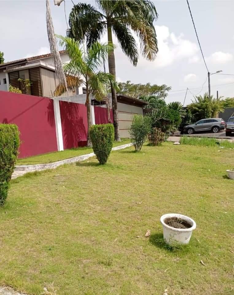 Location d'un Appartement : Abidjan-Cocody-Riviera (Riviera 4 nbadon )