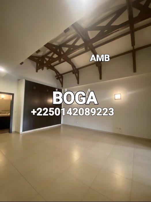 Location d'une Maison / Villa de 5 pièce(s) à 4.000.000 FCFA : Abidjan-Cocody centre (Cocody Ambassade )
