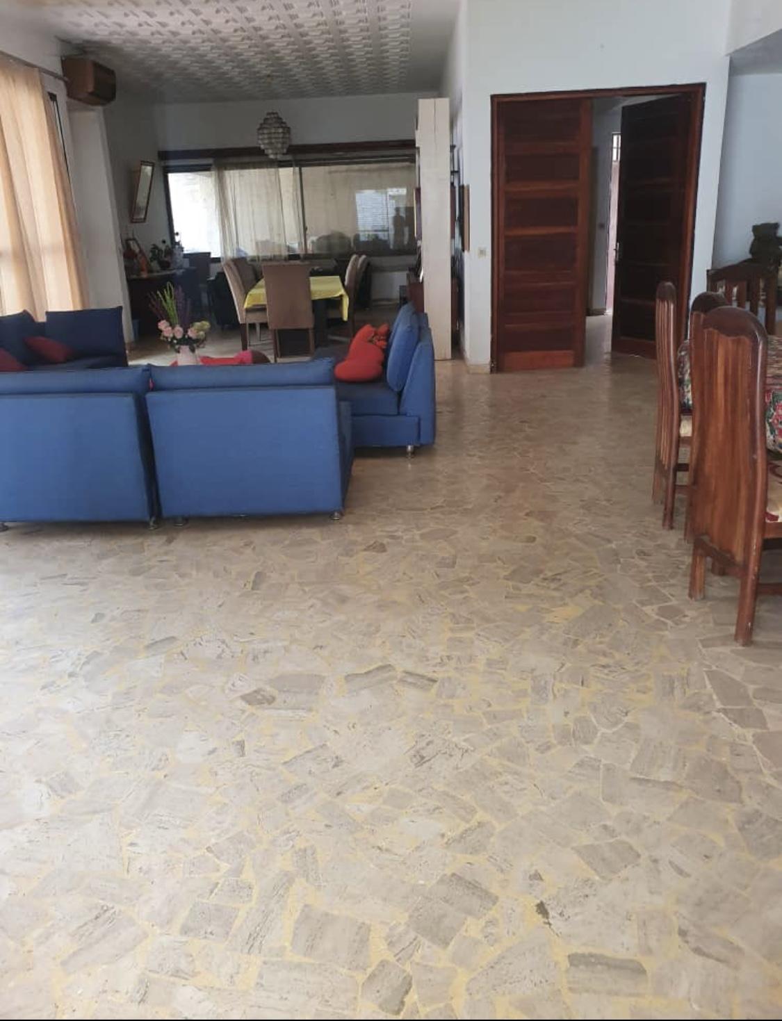 Vente d'une Maison / Villa de 8 pièce(s) à 1.000.000.000 FCFA : Abidjan-Cocody centre (Cocody ambassade )
