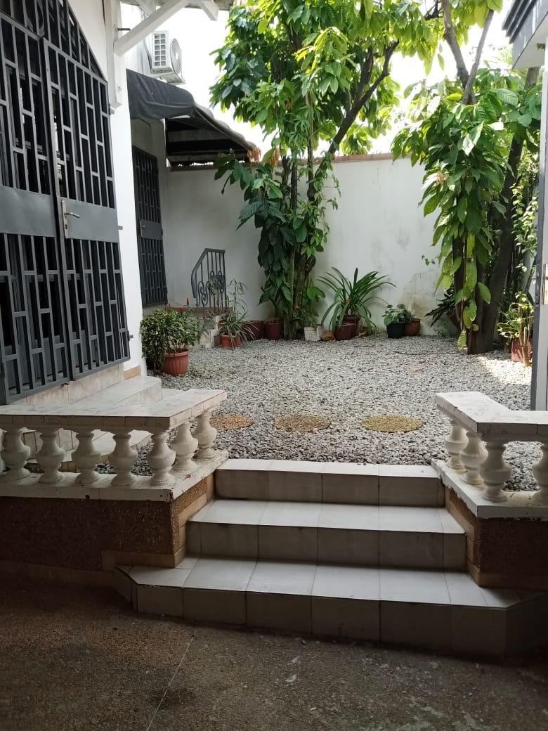 Vente d'une Maison / Villa : Abidjan-Cocody-Riviera (RIVIERA ATTOBAN DERRIERE ST BERNARD)