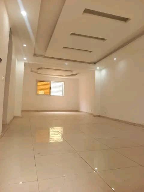Location d'une Maison / Villa de 8 pièce(s) à 750.000 FCFA : Abidjan-Cocody centre (RIVIERA FAYA PRES DE JULES VERNE)