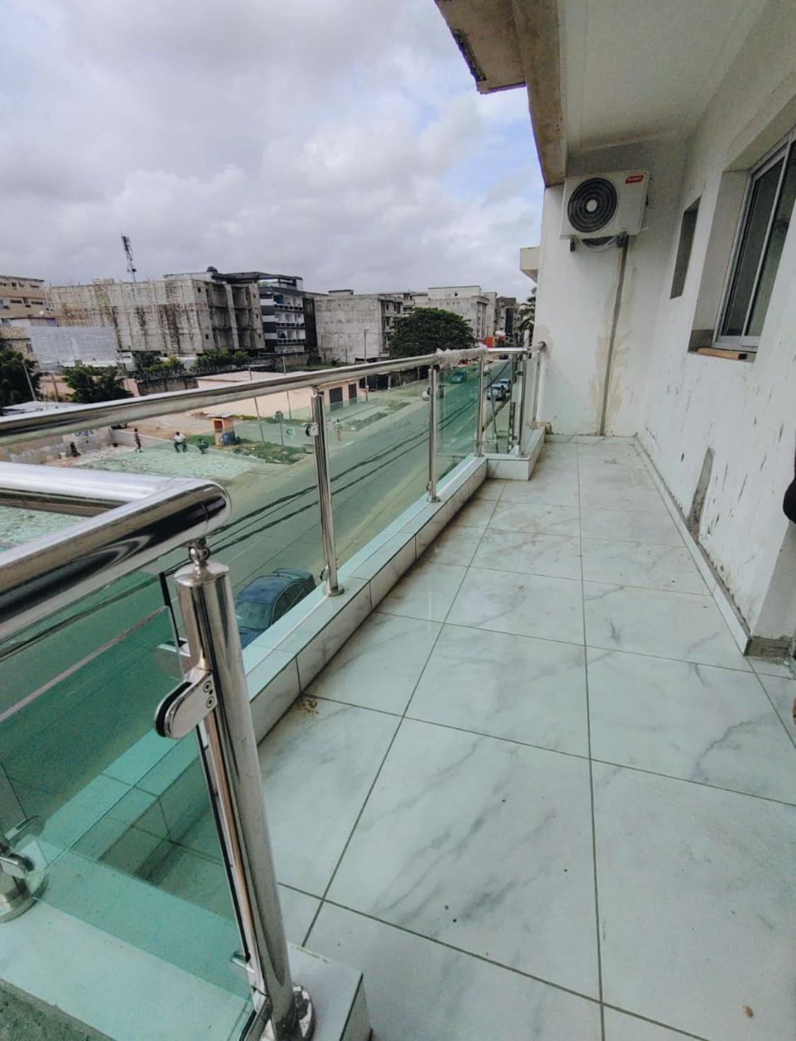 Vente d'un Immeuble à 1.500.000.000 FCFA  : Abidjan-Cocody-Riviera (Cocody faya )