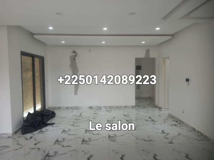 Vente d'une Maison / Villa de 7 pièce(s) à 200.000.000 FCFA : Abidjan-Cocody-Angré (Angré nouveau chu )