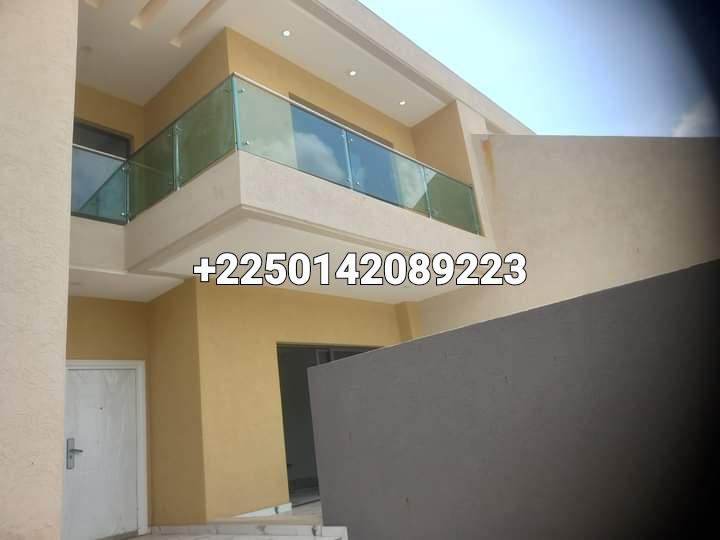 Vente d'une Maison / Villa de 7 pièce(s) à 200.000.000 FCFA : Abidjan-Cocody-Angré (Angré nouveau chu )