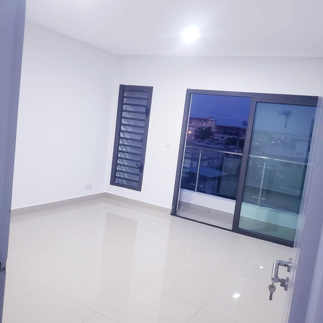 Location d'un Appartement de 4 pièce(s) à 650.000 FCFA : Abidjan-Cocody-Riviera (Faya)